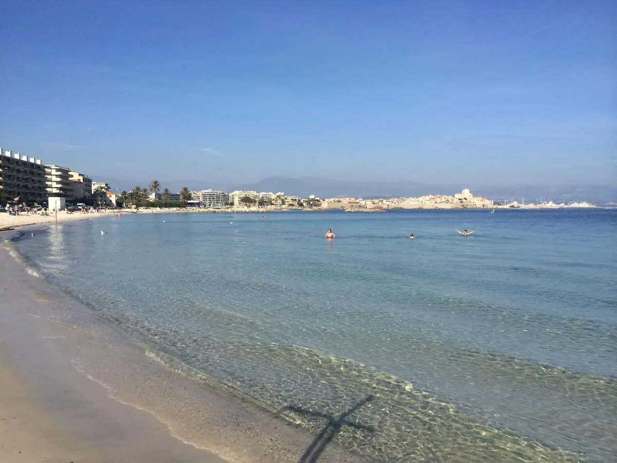 Grand Studio 7 minutes de la Plage et Climatisé sur Juan Les Pins Antibes Appartamento