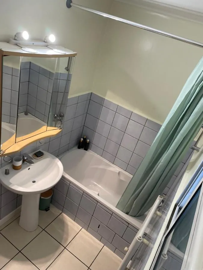 Apartment Grand Studio 7 Minutes De La Plage Et Climatise Sur Juan Les Pins Antibes