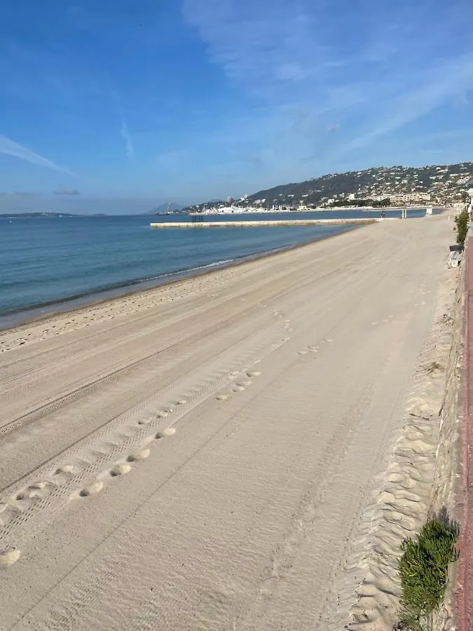 Appartamento Grand Studio 7 minutes de la Plage et Climatisé sur Juan Les Pins Antibes